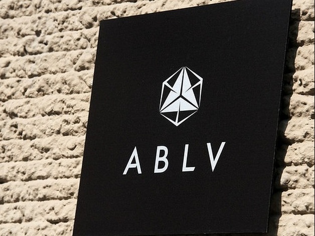 "Дело ABLV": сообщается о не менее 20 санкционированных обысках в Латвии и за ее пределами