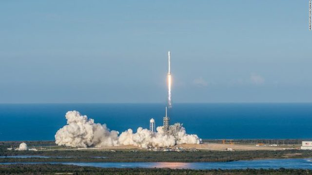 Частная компания SpaceX заткнула за пояс всю космическую программу России