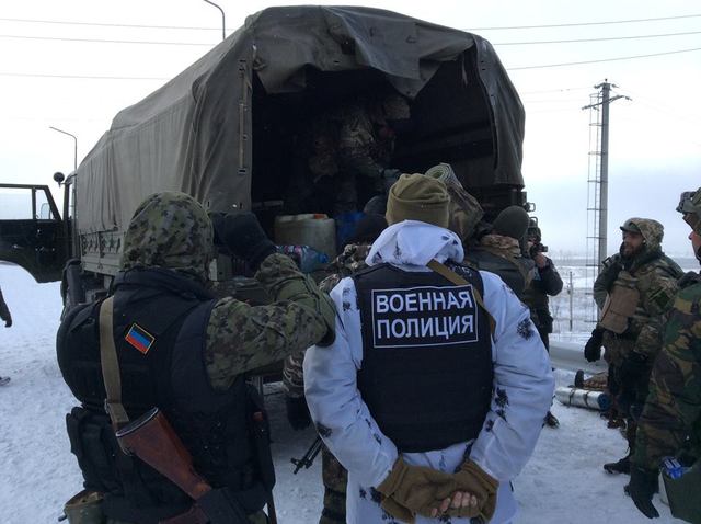 Киборг поставил на место замначальника военной полиции террористов: «Это территория Украины»