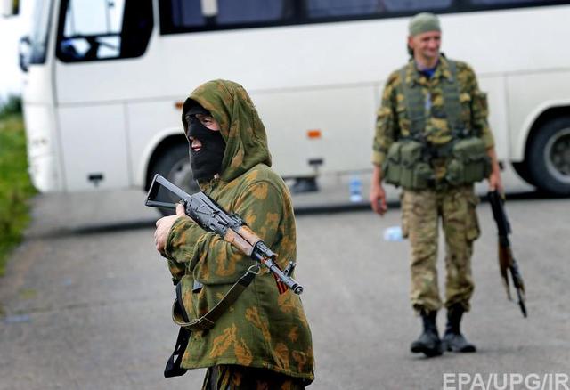 Пленных в Донецке возит авто с госномерами известного российского пиарщика работающего на Ахметова