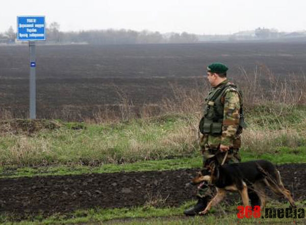 КОНТРАБАНДИСТ, ИЗБИВШИЙ ПОГРАНИЧНИКА, ПЫТАЛСЯ СБЕЖАТЬ В ВЕНГРИЮ