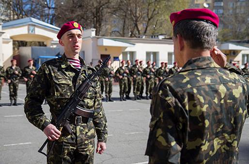 Военная прокуратура разоблачила схему, по которой чиновники из Нацгвардии продавали на металлолом боеспособную технику