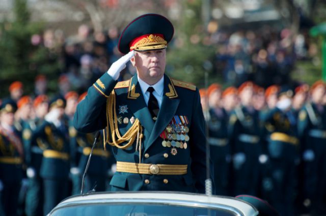 Экс-главком сухопутных войск, осужденный за крупное мошенничество, возвращается в Минобороны