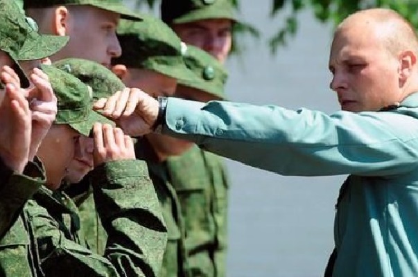 Свежие новости Крыма. Вата в шоке! Ватана забрали в армию. А Если х**ло двинет этих петухов в бой…