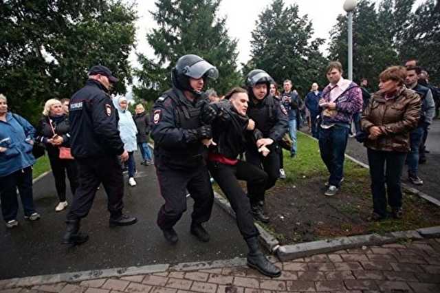 СКР проверит полицейских из-за жестких задержаний на митингах против пенсионной реформы