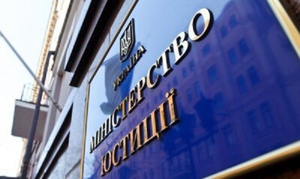 Схемы Минюста: ведомство ушло в глухую оборону