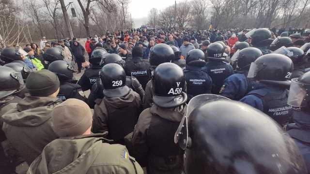 Появились фото и фамилии титушек, устроивших беспорядки в Новых Санжарах