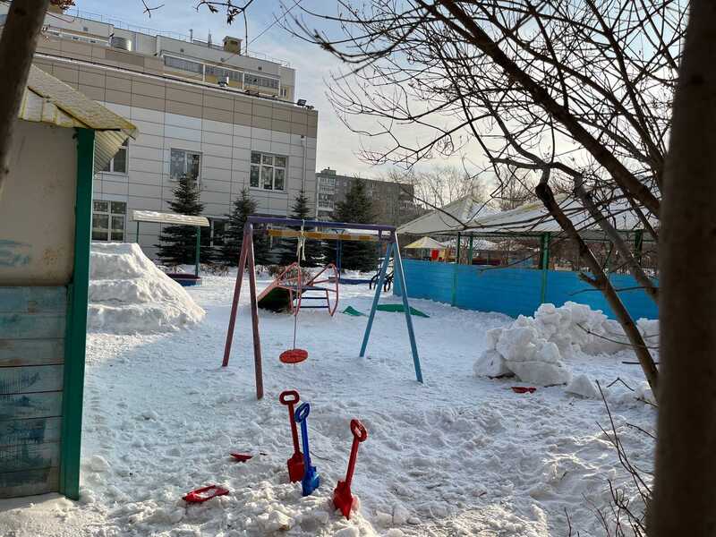 С садика в Екатеринбурге, где трехлетняя девочка повисла на шарфе и задохнулась, взыскали 4,4 млн рублей