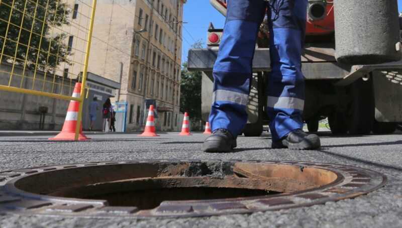 В Петербурга школьник провалился в люк и сломал крестец