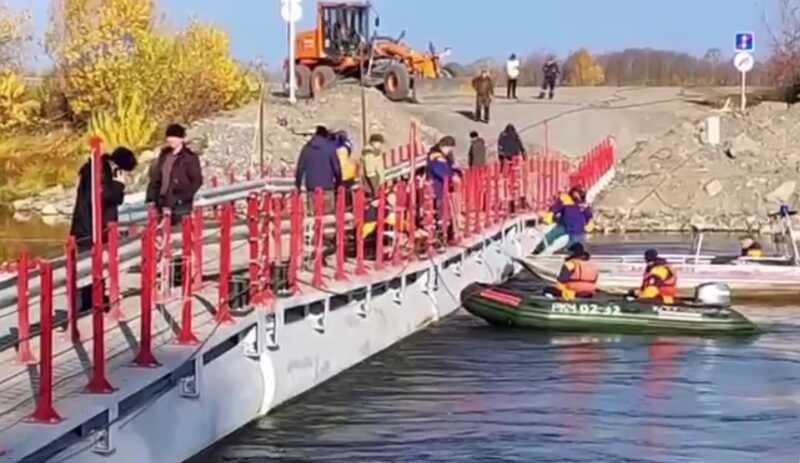 В Красноярском крае грузовик с людьми утонул в реке