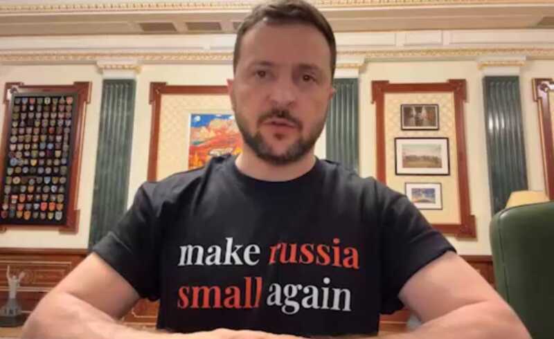 Зеленский в футболке "Make Russia small again" обратился к украинцам