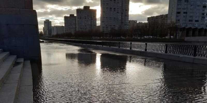 В Санкт-Петербурге двое полицейских были обвинены в получении взятки в особо крупном размере