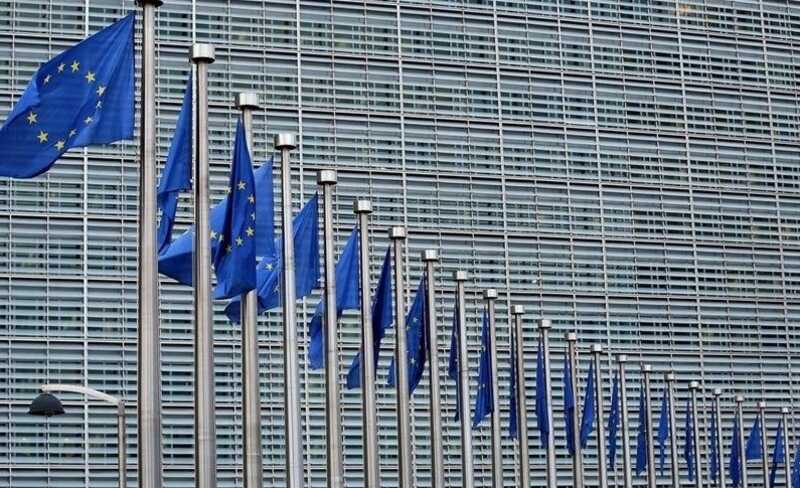 Евросоюз планирует остановить поставки российской нефти в Словакию и Венгрию
