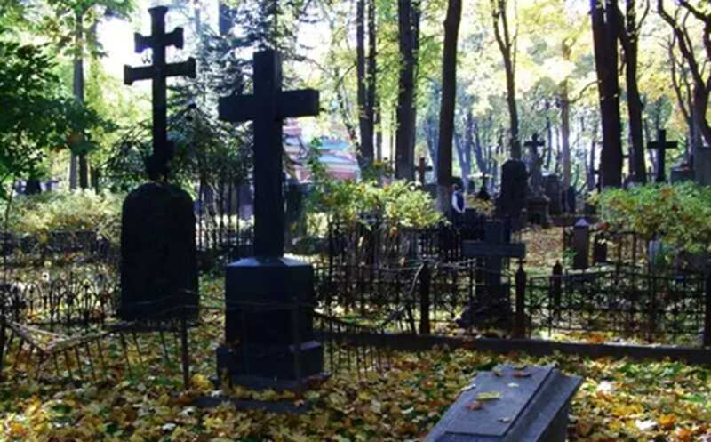 На кладбище ветеранов Великой Отечественной войны в Самаре произошел разлив канализационных стоков