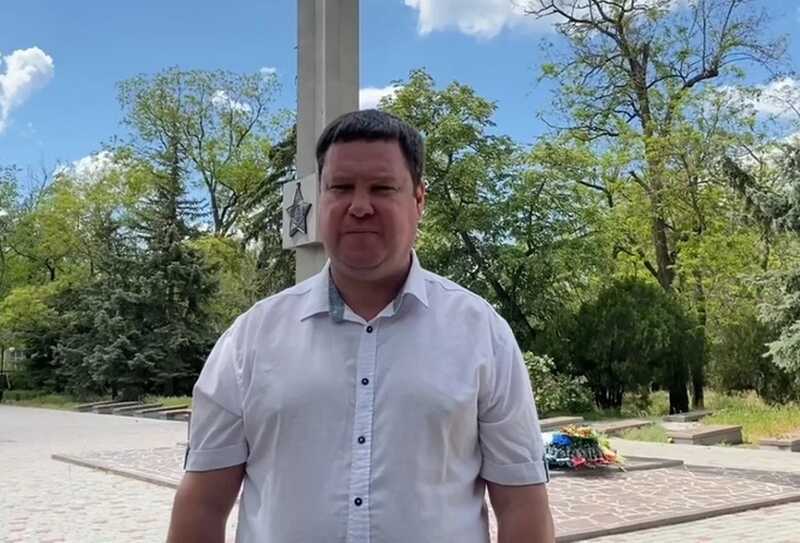 В Херсонской области сменили руководителя из-за «недостойного поведения» на мемориале