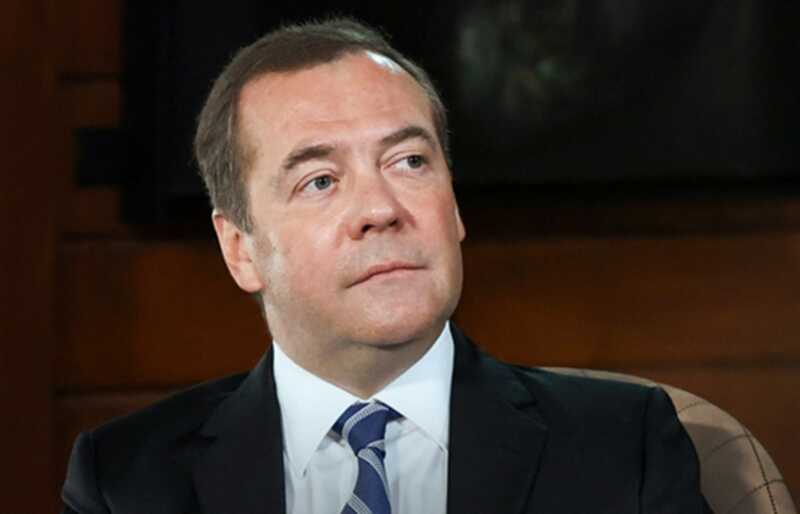 Медведев назвал Зеленского и его окружение обидными словами