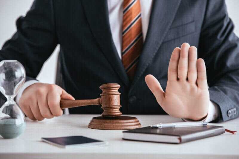 Российские компании массово задерживают зарплаты на фоне рекордной прибыли банков