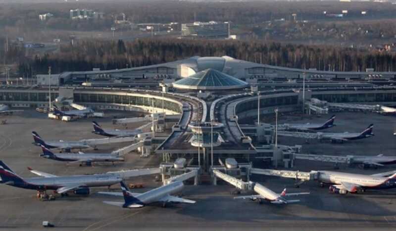Аэропорты Москвы ограничили прием и отправку рейсов из-за атаки беспилотников