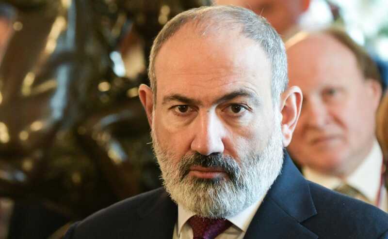 Премьер-министр Армении выразил недовольство католикосом Гарегином II, обвинив его в нарушении данного обета