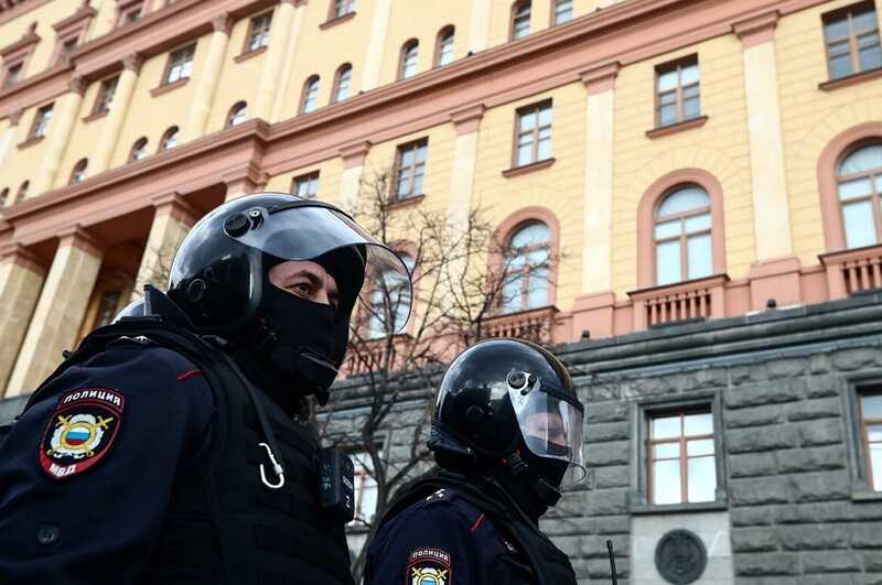 Силовики провели обыски у журналистов и правозащитников в нескольких регионах России