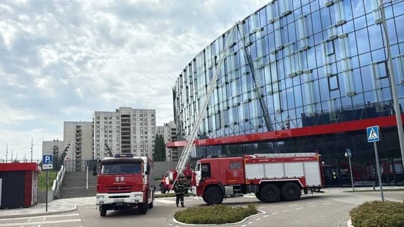 На "Белгород Арене" возник пожар после падения обломков дрона