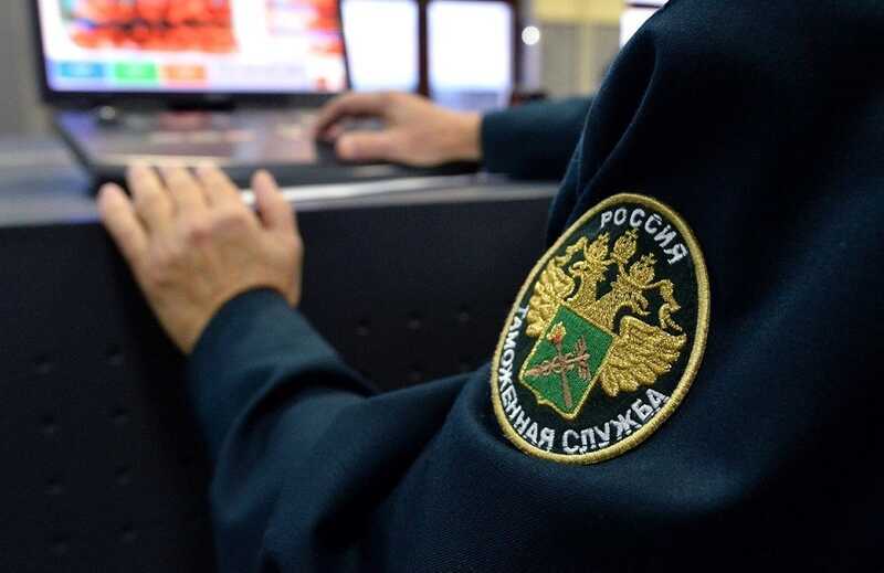 Сотрудники ФСБ обнаружили 820 килограммов кокаина в контейнере с фруктами в Санкт-Петербурге
