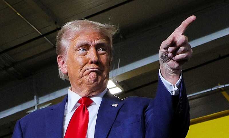 Индекс Мосбиржи упал после заявления президента США Трампа о ядерных подлодках