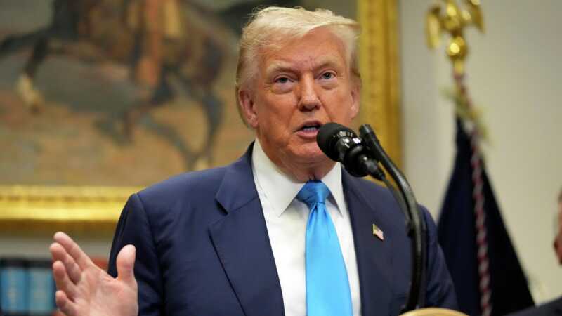 Трамп сообщил о перемещении подлодок к границам России в ответ на ядерные угрозы