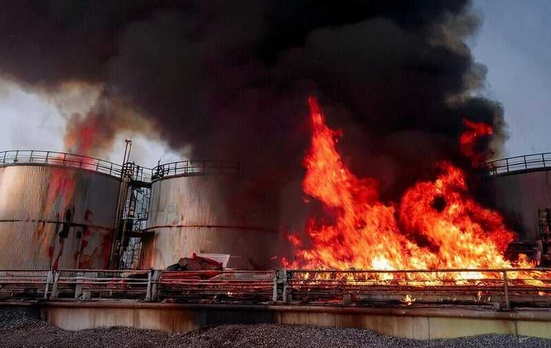 В Сочи на нефтебазе начался пожар после атаки беспилотника