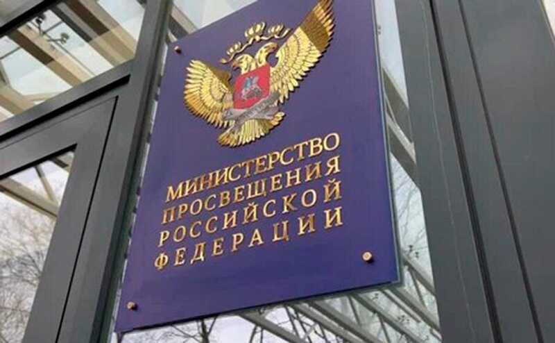 Минпросвещения объяснило сокращение часов родного языка в школах санитарными нормами