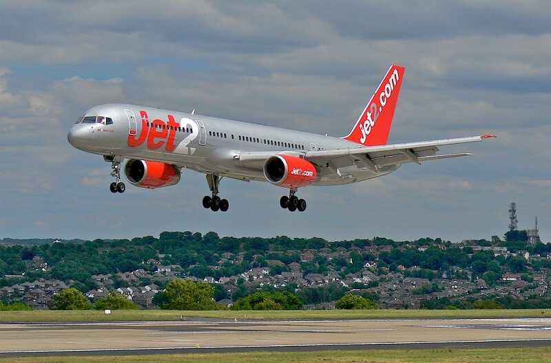Самолёт авиакомпании Jet2 потерял управление из-за сильного ветра в британском аэропорту