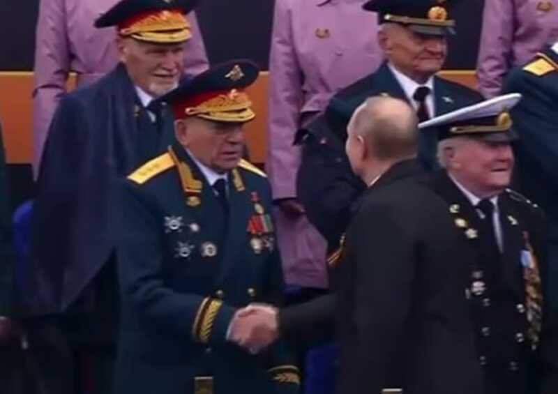 Ветеран войны, встречавшийся с Путиным, потерял квартиру из-за обмана со стороны вдовы сына и нотариуса