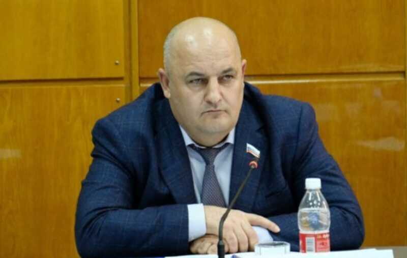 Бывший депутат Юсуф Зейнединов и местная организованная преступная группа отбирают жилье у пенсионеров при поддержке силовых структур