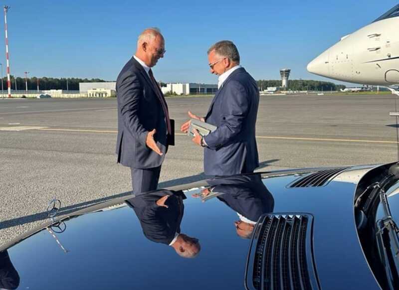 Кирилл Дмитриев выложил фотографию с делегатом Трампа на встрече в Аляске