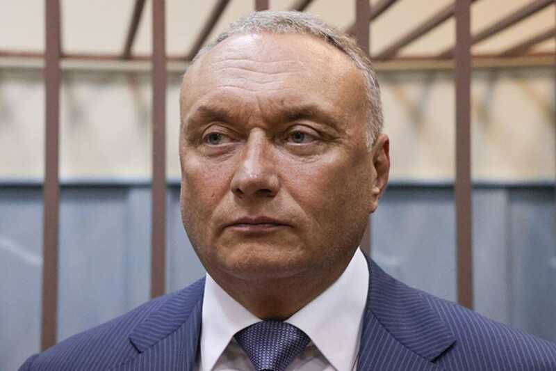 Сергей Ионов, причастный к хищениям на миллионы, сорвал судебное заседание по делу бывшего сенатора Дмитрия Савельева