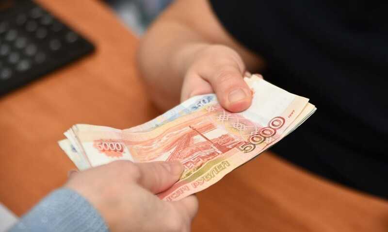Центробанк зафиксировал рост долгов россиян до 2,2 триллиона рублей