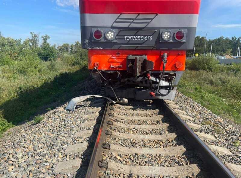 Под Благовещенском легковушка выскочила на переезд: водитель погиб