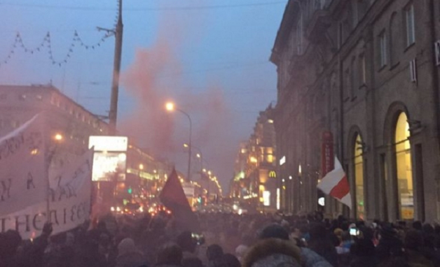 Тысячи людей вышли на акцию протеста в центре Минска