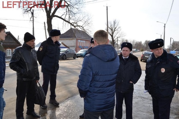 В Пензенской области задержаны активисты, раздававшие газеты с критикой губернатора