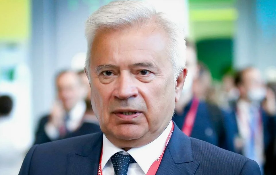 Сечин опутает Россию нефтяными клешнями? Сечин опутает Россию нефтяными клешнями?