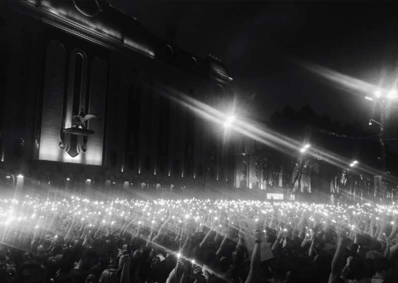 В Киеве возле Соломенского рынка на пешеходном переходе внедорожник сбил семью - 21444 В Киеве возле Соломенского рынка на пешеходном переходе внедорожник сбил семью - фото 21444