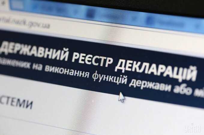 Нардепы пытаются убрать из закона норму об усиленном финмониторинге публичных деятелей